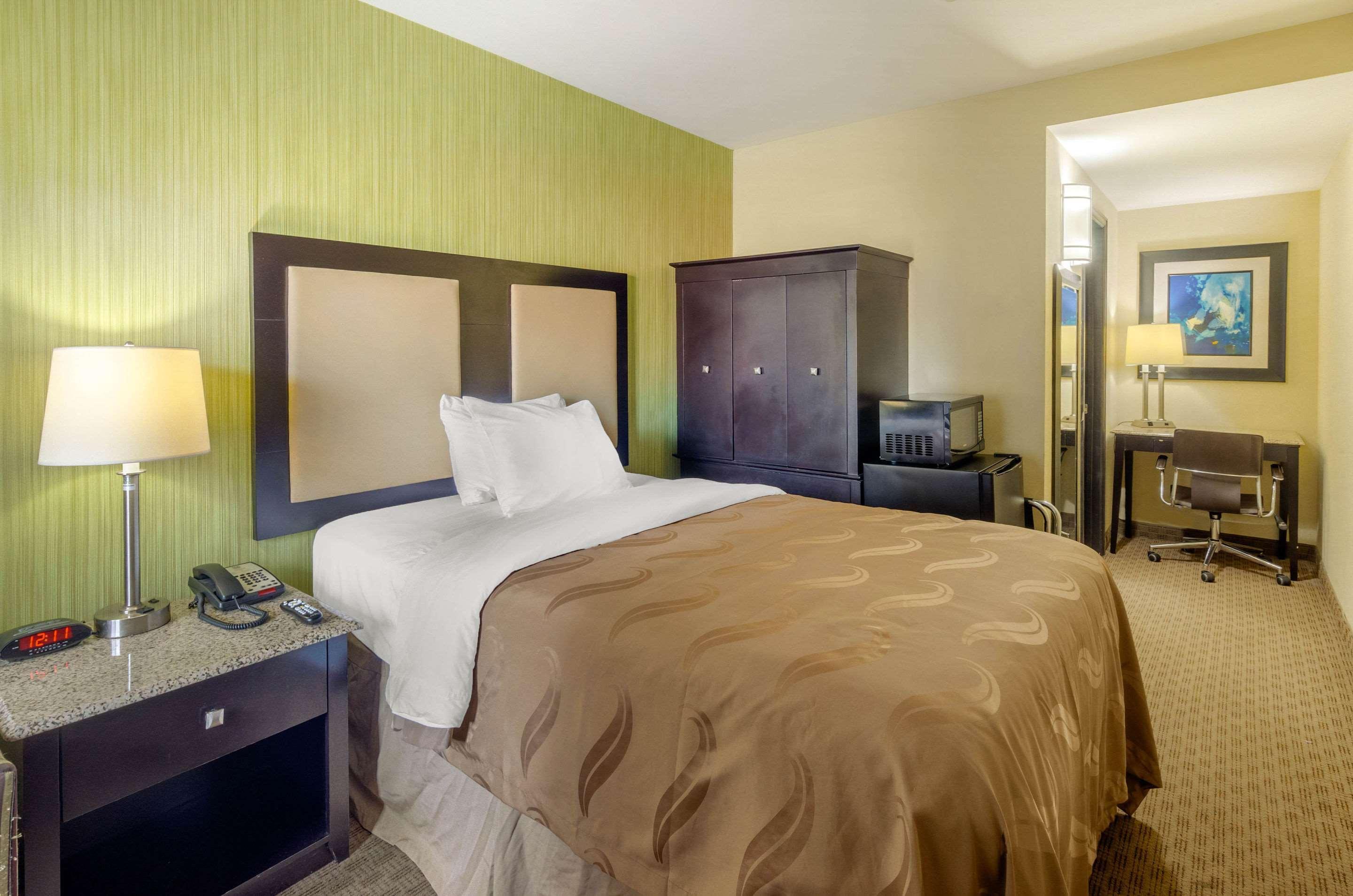 Quality Inn 2*